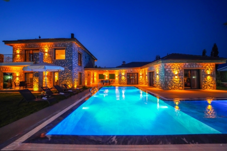 Geniş Aile ve Arkadaş Grubuna Uygun Kiralık Villalar Viravilla'da